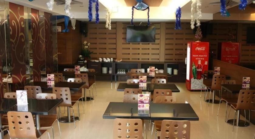 파보르 호텔 마카사르 외부 사진